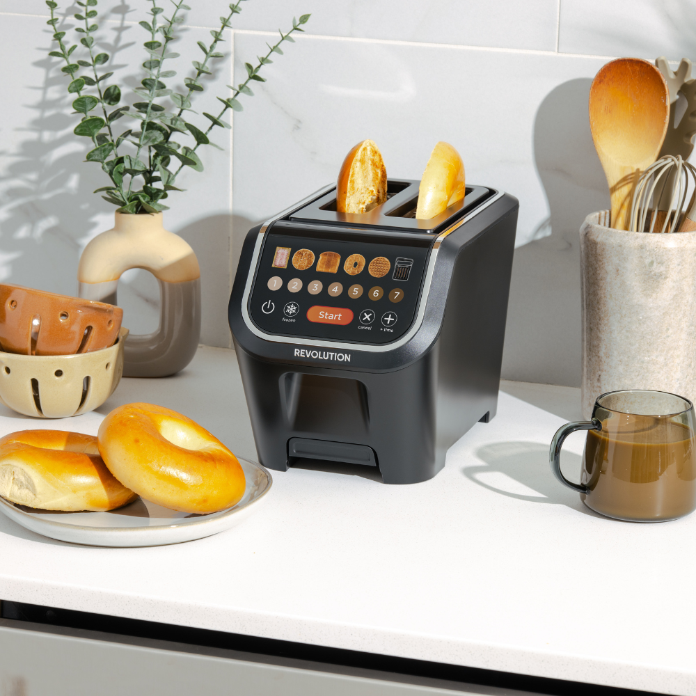 R90 Digital Toaster - Toasting bagels on a counter