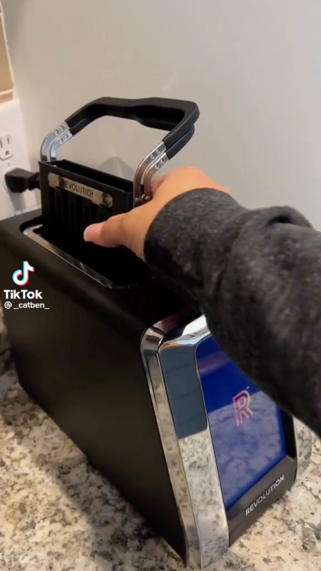 Finally, A Touchscreen Toaster Exists In The Revolution Cooking R180 -  Forbes Vetted
